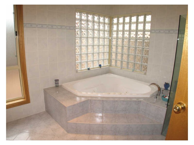 11 Dovecote Street, Oakden SA 5086