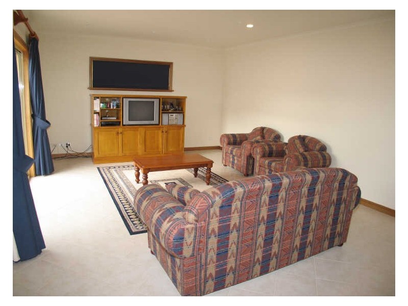 11 Dovecote Street, Oakden SA 5086