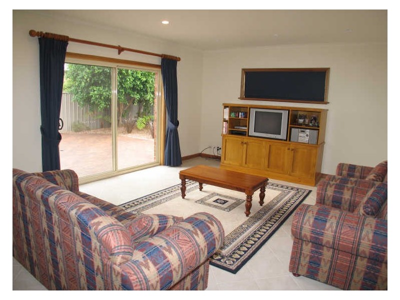 11 Dovecote Street, Oakden SA 5086