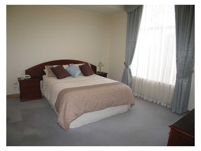 11 Dovecote Street, Oakden SA 5086