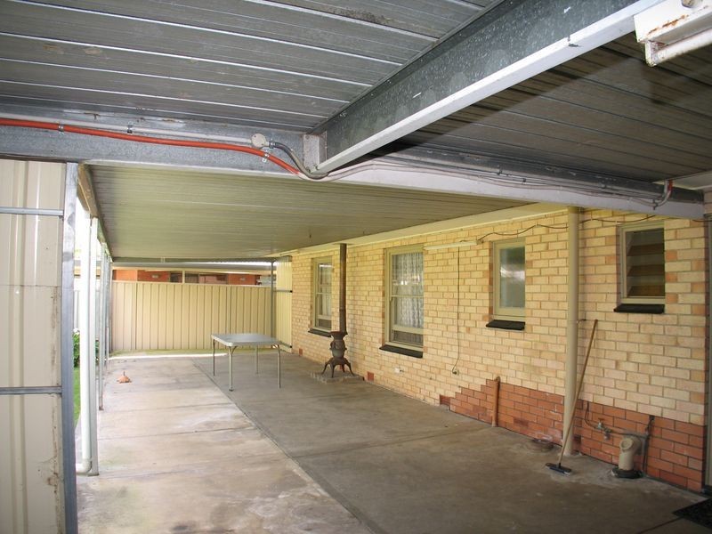 2 Wood Road, Paradise SA 5075