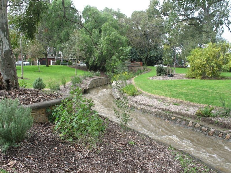 43 Knightsbridge Road, Leabrook SA 5068