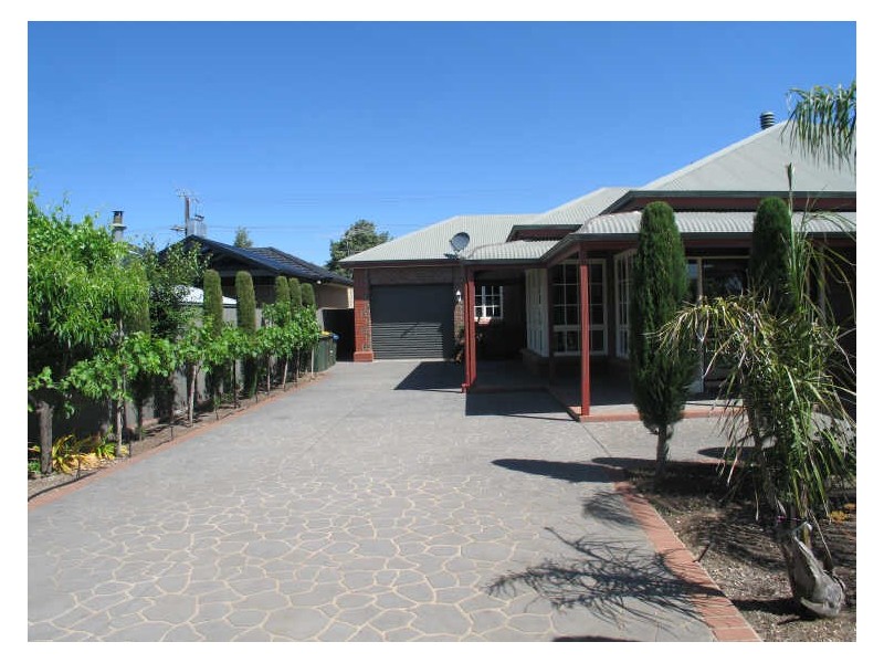 11 KARRAWIRRA AVENUE, Rostrevor SA 5073