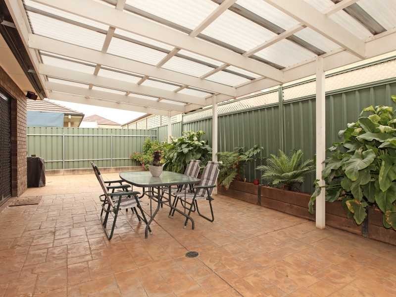 8 Mallard Cres, Mawson Lakes SA 5095