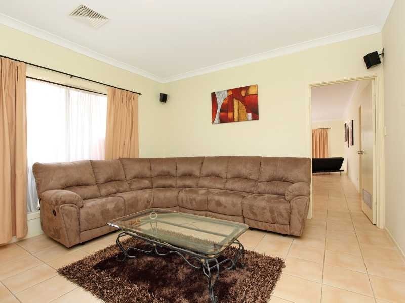 8 Mallard Cres, Mawson Lakes SA 5095