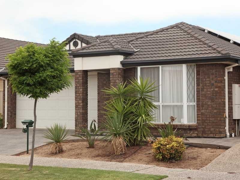 8 Mallard Cres, Mawson Lakes SA 5095