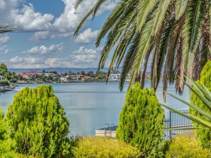 10 Kerr Grove, West Lakes SA 5021