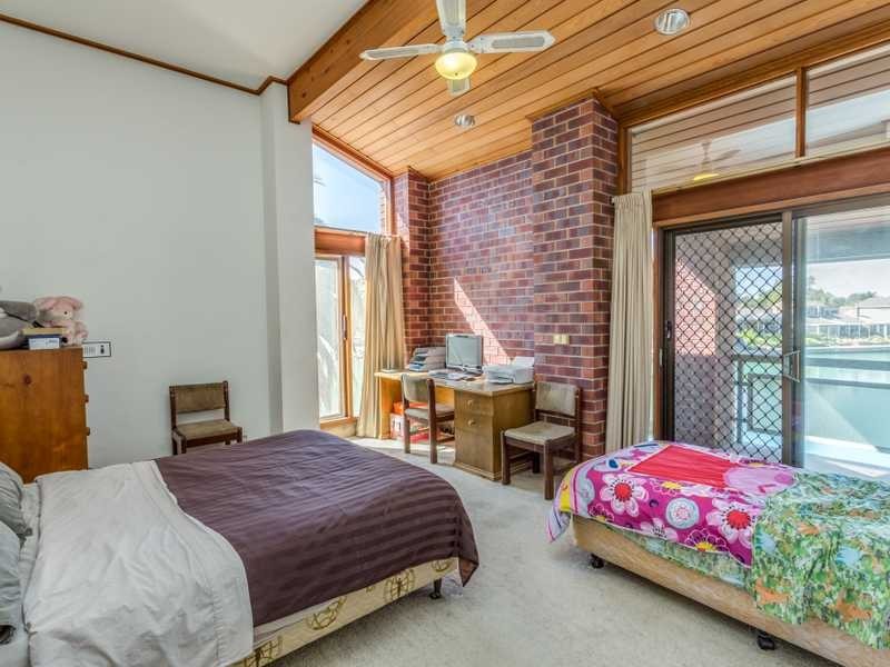 10 Kerr Grove, West Lakes SA 5021