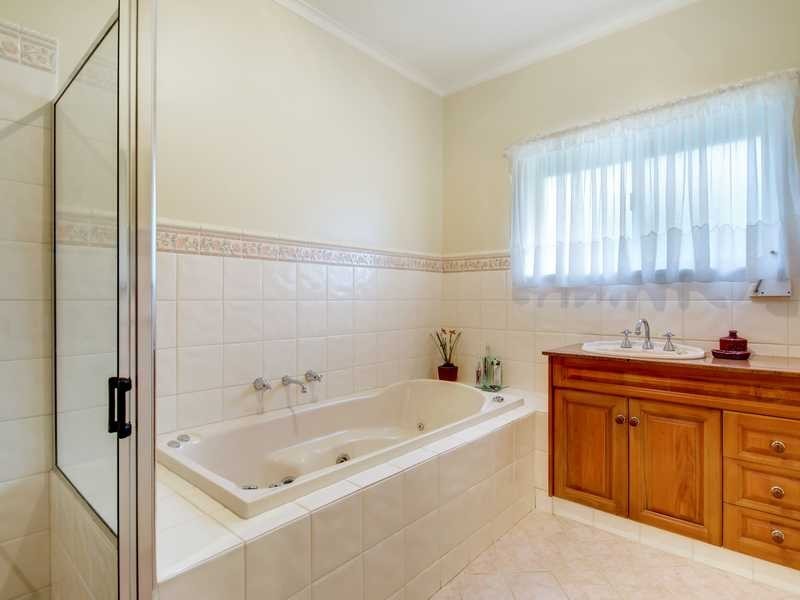 20 Medway Cres, Rostrevor SA 5073