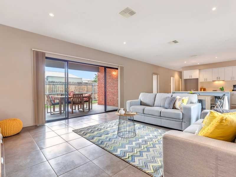 18 Cathedral Circuit, Mawson Lakes SA 5095