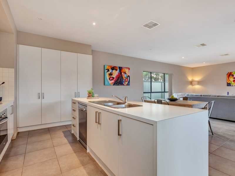 18 Cathedral Circuit, Mawson Lakes SA 5095