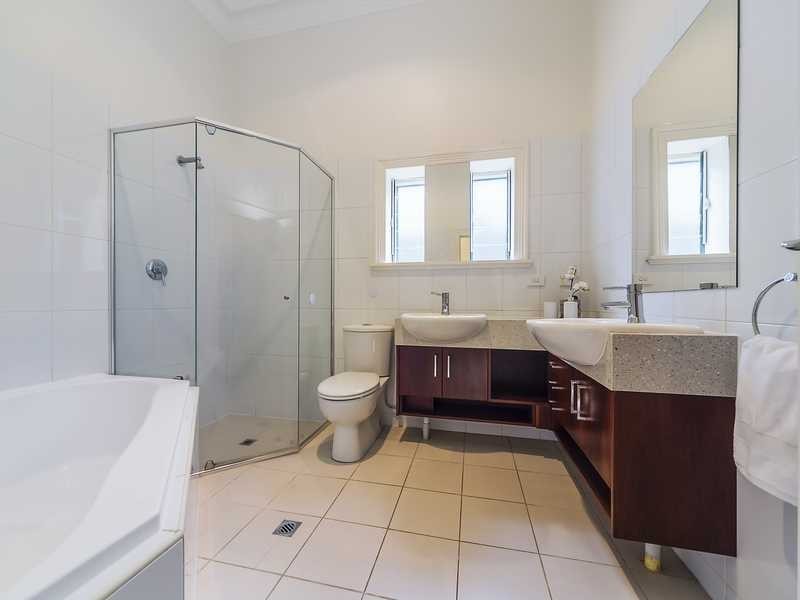31 Seventh Avenue, St Peters SA 5069