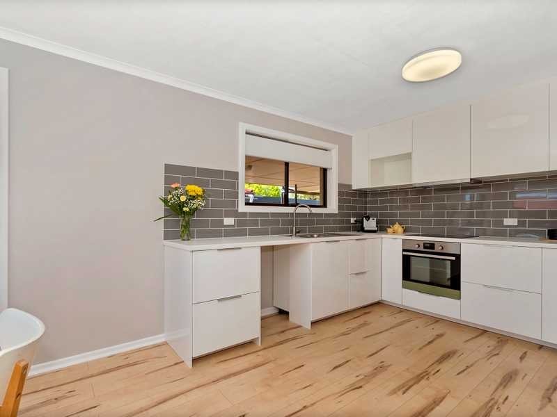 15 Heysen Ave, Hope Valley SA 5090