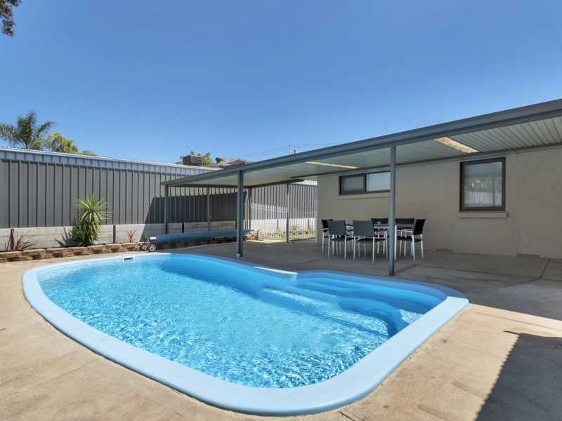 15 Heysen Ave, Hope Valley SA 5090