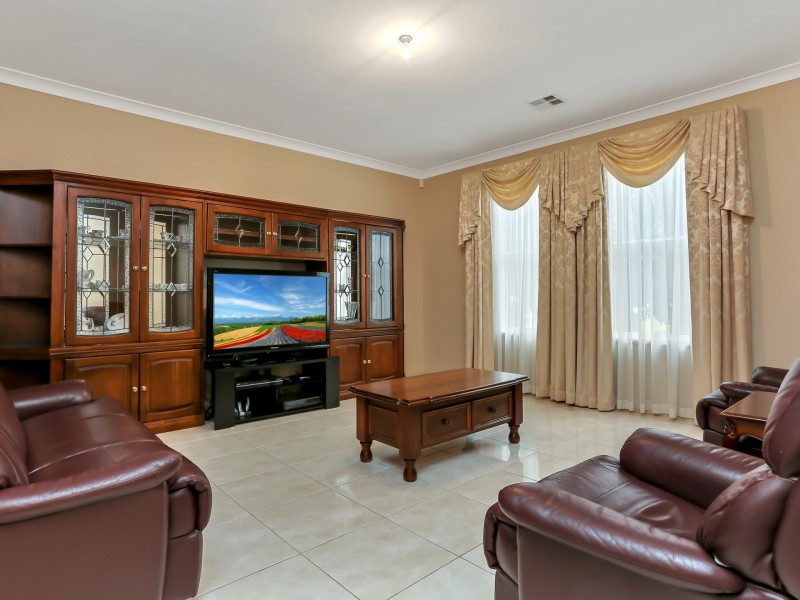 18 Oregan Crescent, St Agnes SA 5097