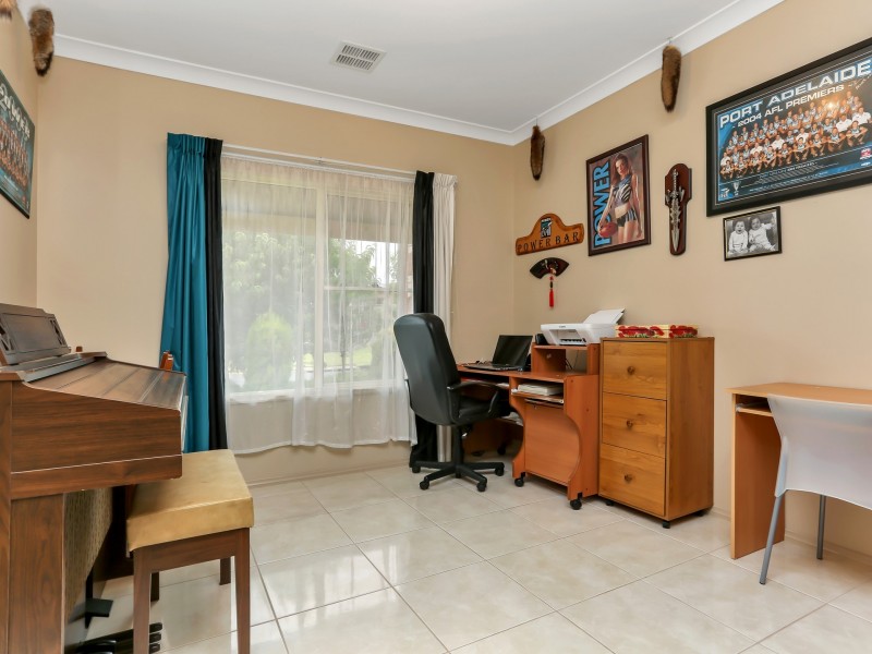 18 Oregan Crescent, St Agnes SA 5097