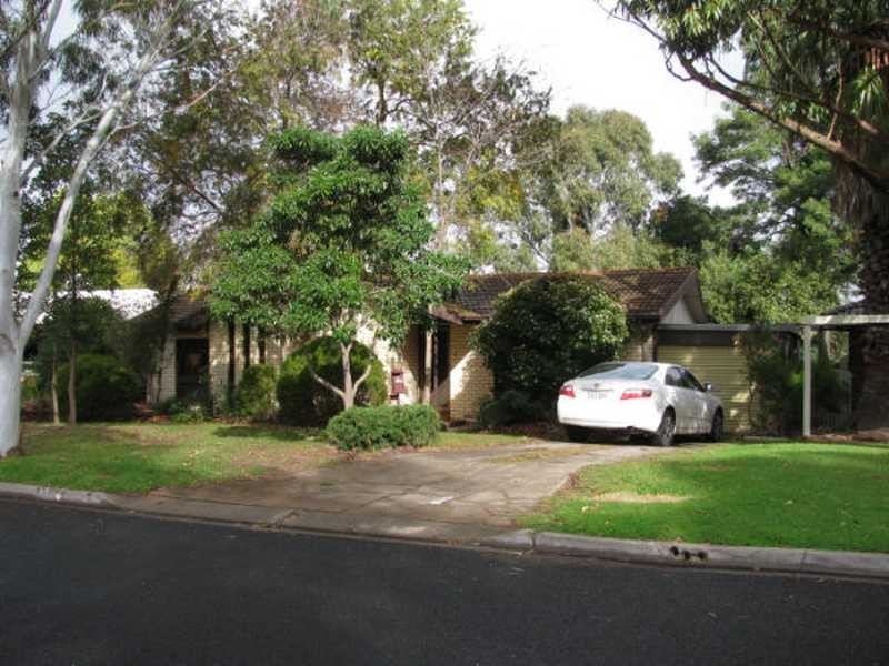 17 Robertson Crescent, Redwood Park SA 5097