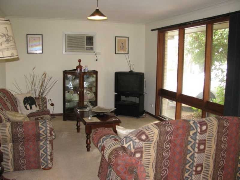 17 Robertson Crescent, Redwood Park SA 5097