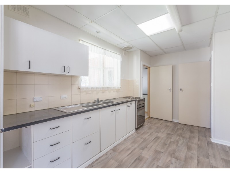 10 Nottingham Crescent, Valley View SA 5093