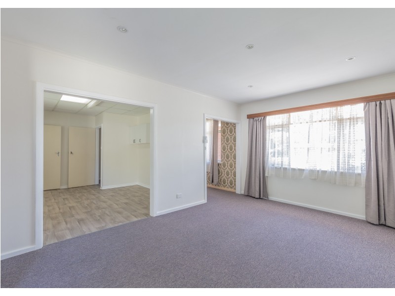 10 Nottingham Crescent, Valley View SA 5093