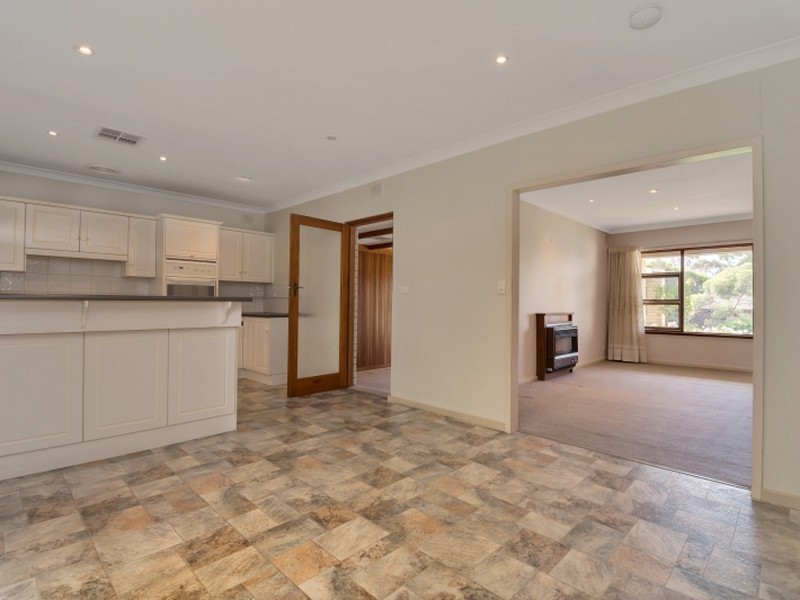 6 Medway Crescent, Rostrevor SA 5073