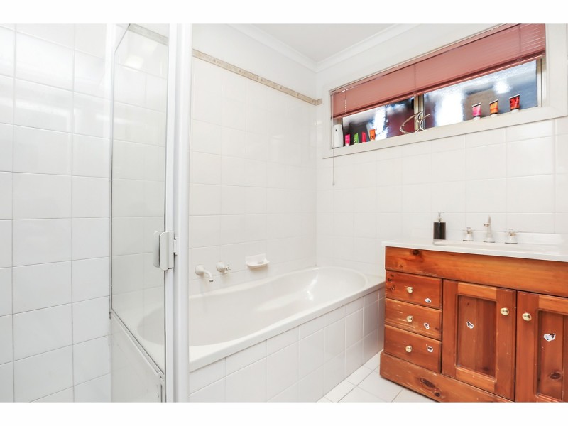 8 Streeton Avenue, Hope Valley SA 5090