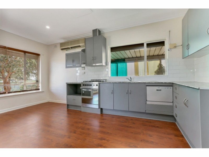 6 Valda Road, Para Hills SA 5096