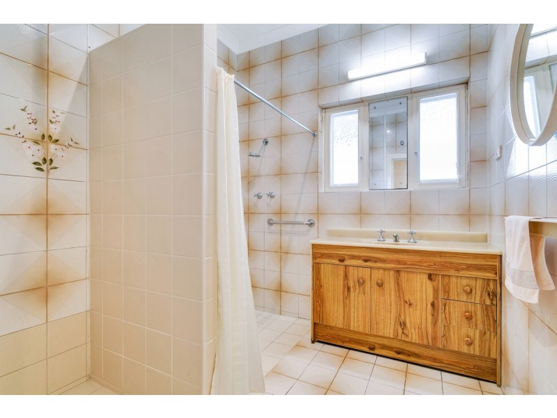 16 Cresdee Road, Campbelltown SA 5074