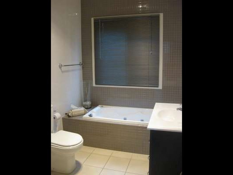 11B LESLIE AVENUE, Campbelltown SA 5074