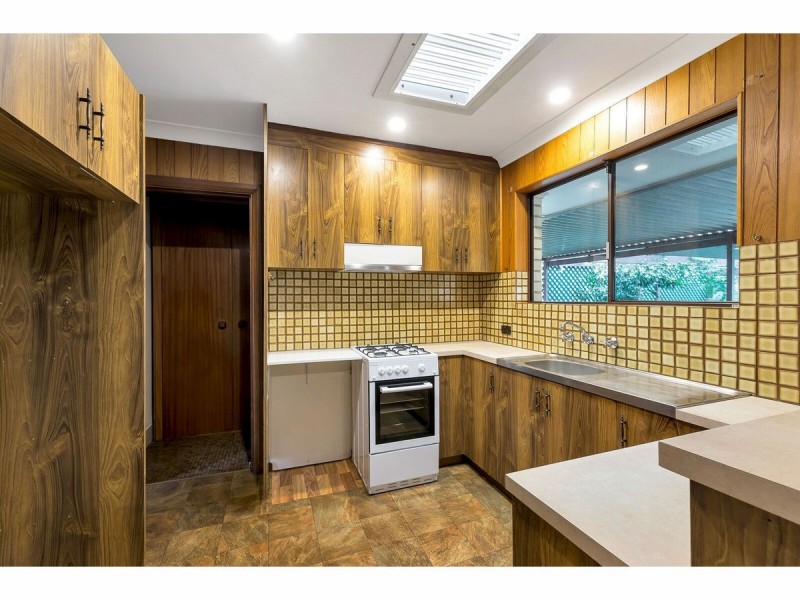 20 Sturt Road, Valley View SA 5093