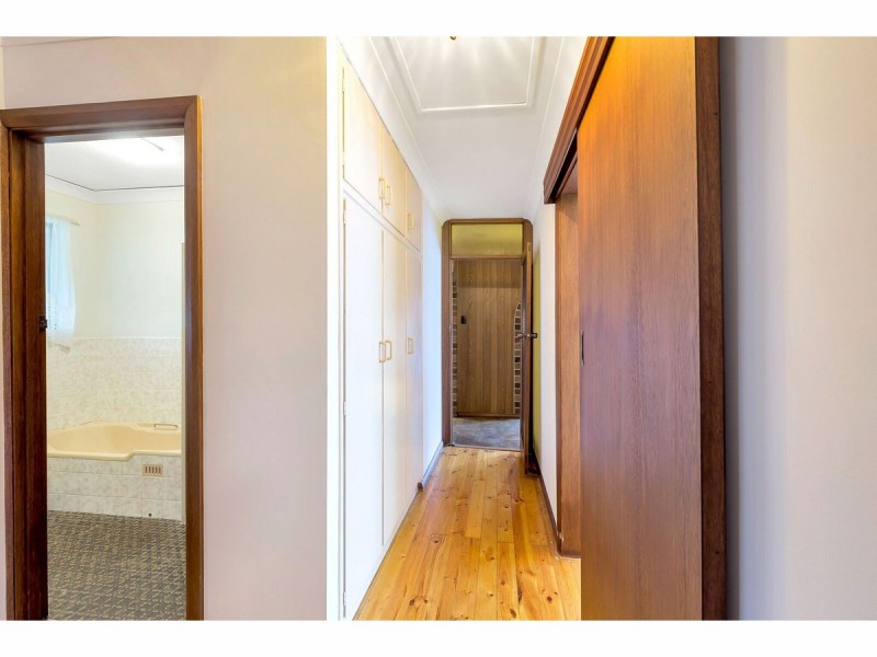 20 Sturt Road, Valley View SA 5093