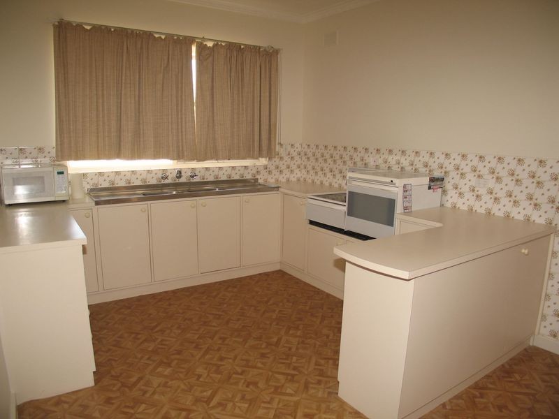 16 RAPHAEL AVENUE, Dernancourt SA 5075