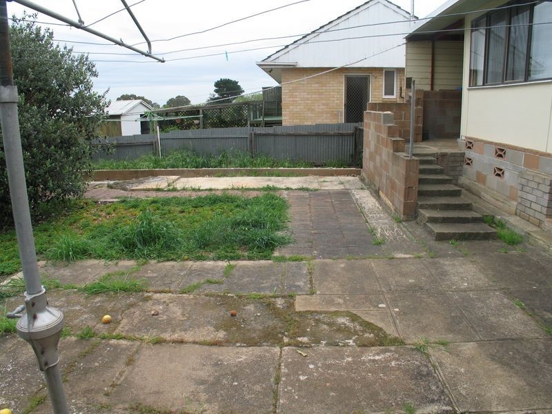 24 THE PARADE, Holden Hill SA 5088