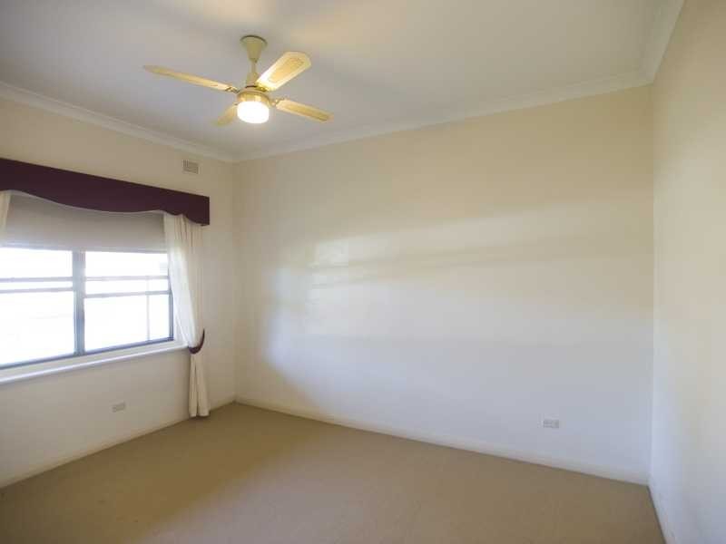 1 MARKWICK CRESCENT, Campbelltown SA 5074