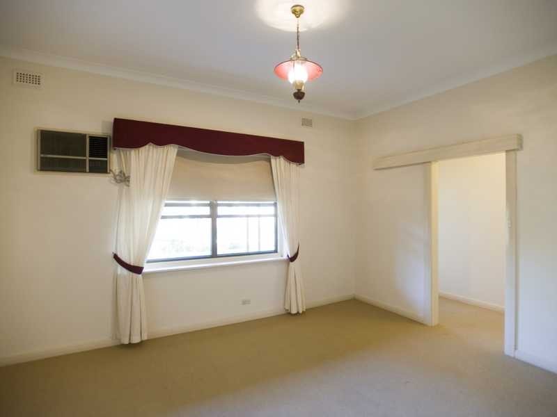 1 MARKWICK CRESCENT, Campbelltown SA 5074