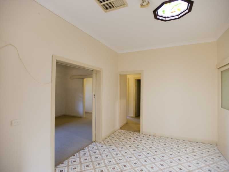 1 MARKWICK CRESCENT, Campbelltown SA 5074