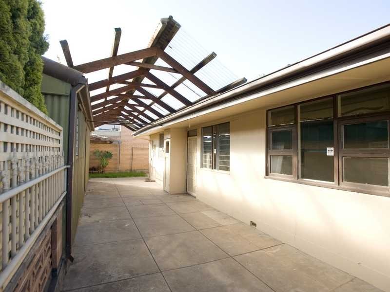 1 MARKWICK CRESCENT, Campbelltown SA 5074