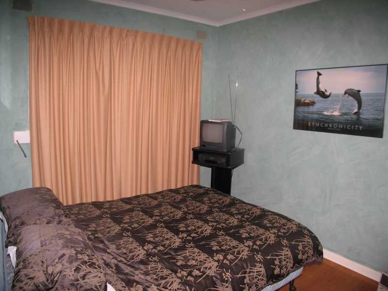 21 CHERYL AVENUE, Valley View SA 5093