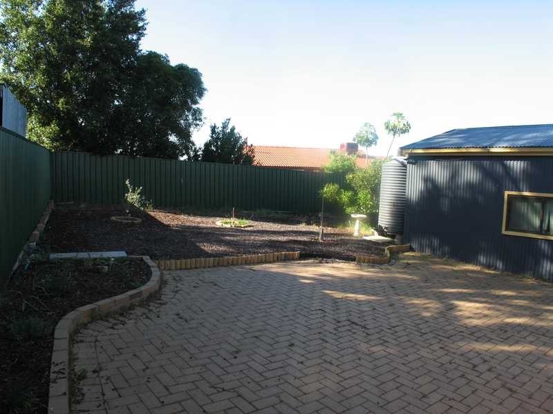 21 CHERYL AVENUE, Valley View SA 5093