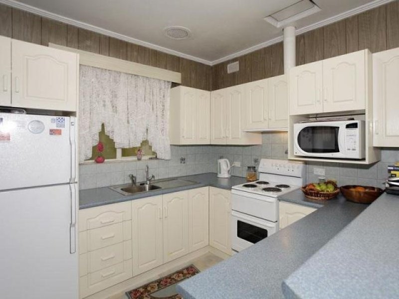 16 Geraldine Street, Valley View SA 5093