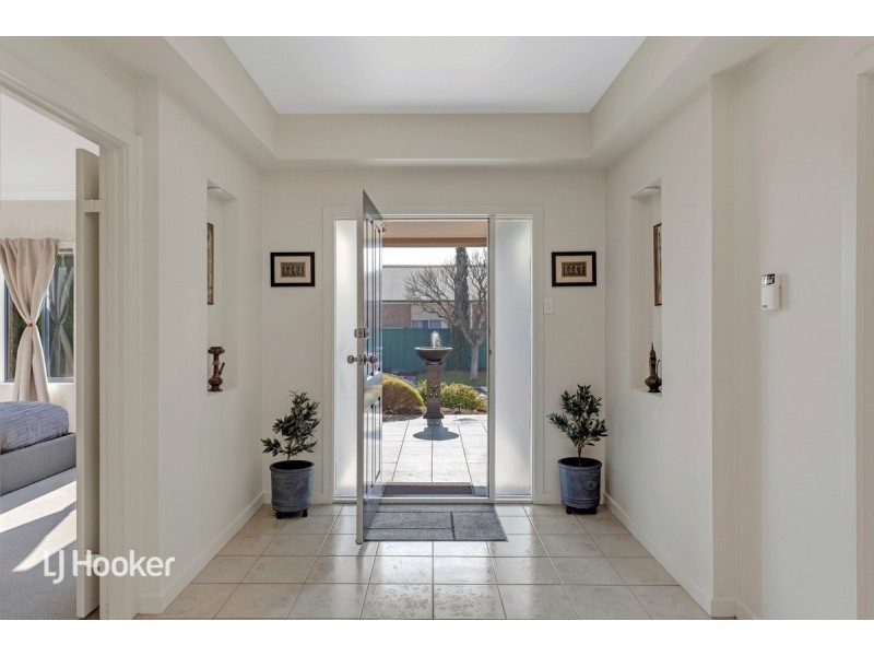 24 Mallard Crescent, Mawson Lakes SA 5095