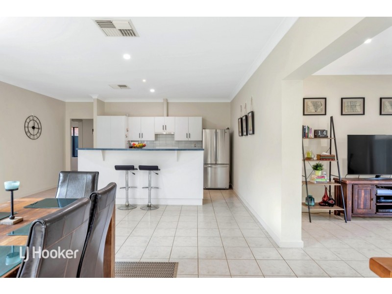 24 Mallard Crescent, Mawson Lakes SA 5095