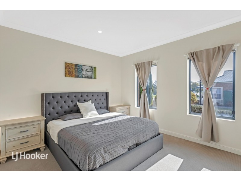 24 Mallard Crescent, Mawson Lakes SA 5095