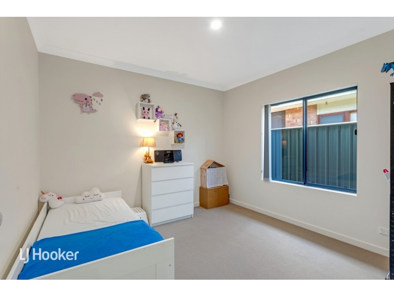 24 Mallard Crescent, Mawson Lakes SA 5095