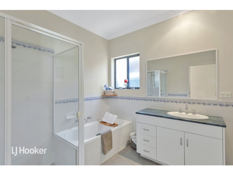 24 Mallard Crescent, Mawson Lakes SA 5095