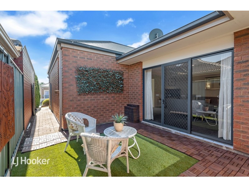 24 Mallard Crescent, Mawson Lakes SA 5095