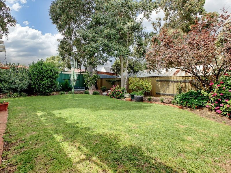 24 Gurrs Road, Kensington Park SA 5068