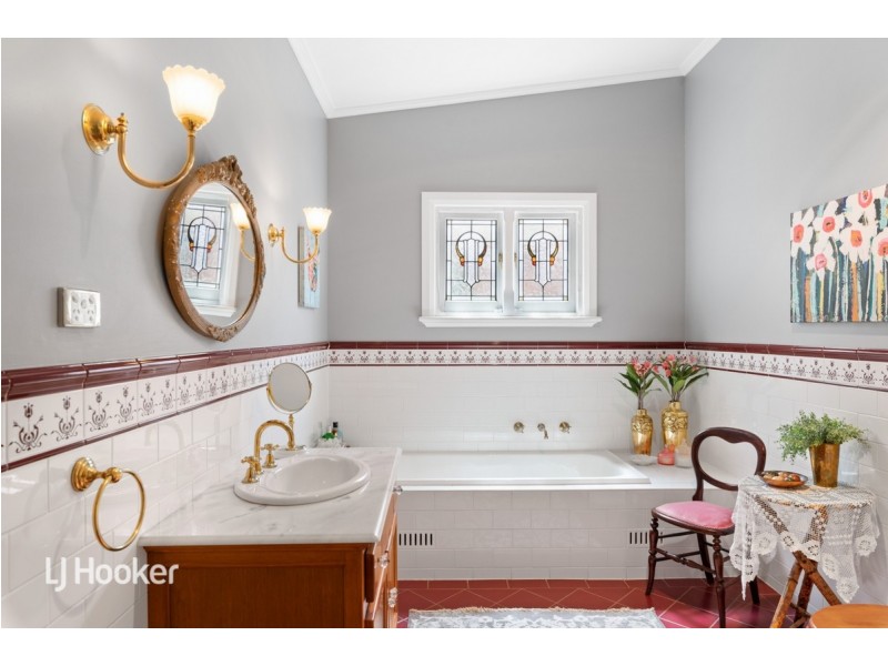 15 Maude Street, Glandore SA 5037