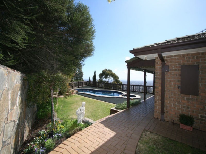 9 Seaview Road, Mount Osmond SA 5064