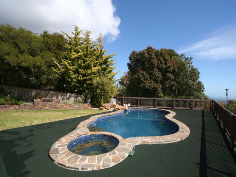 9 Seaview Road, Mount Osmond SA 5064
